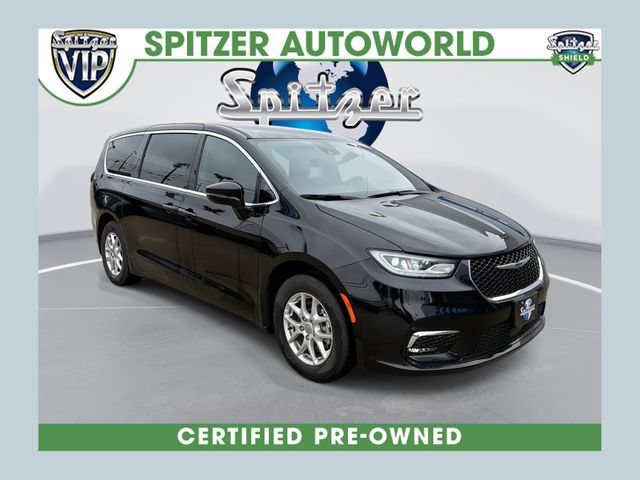 Used 2025 Chrysler Pacifica Select