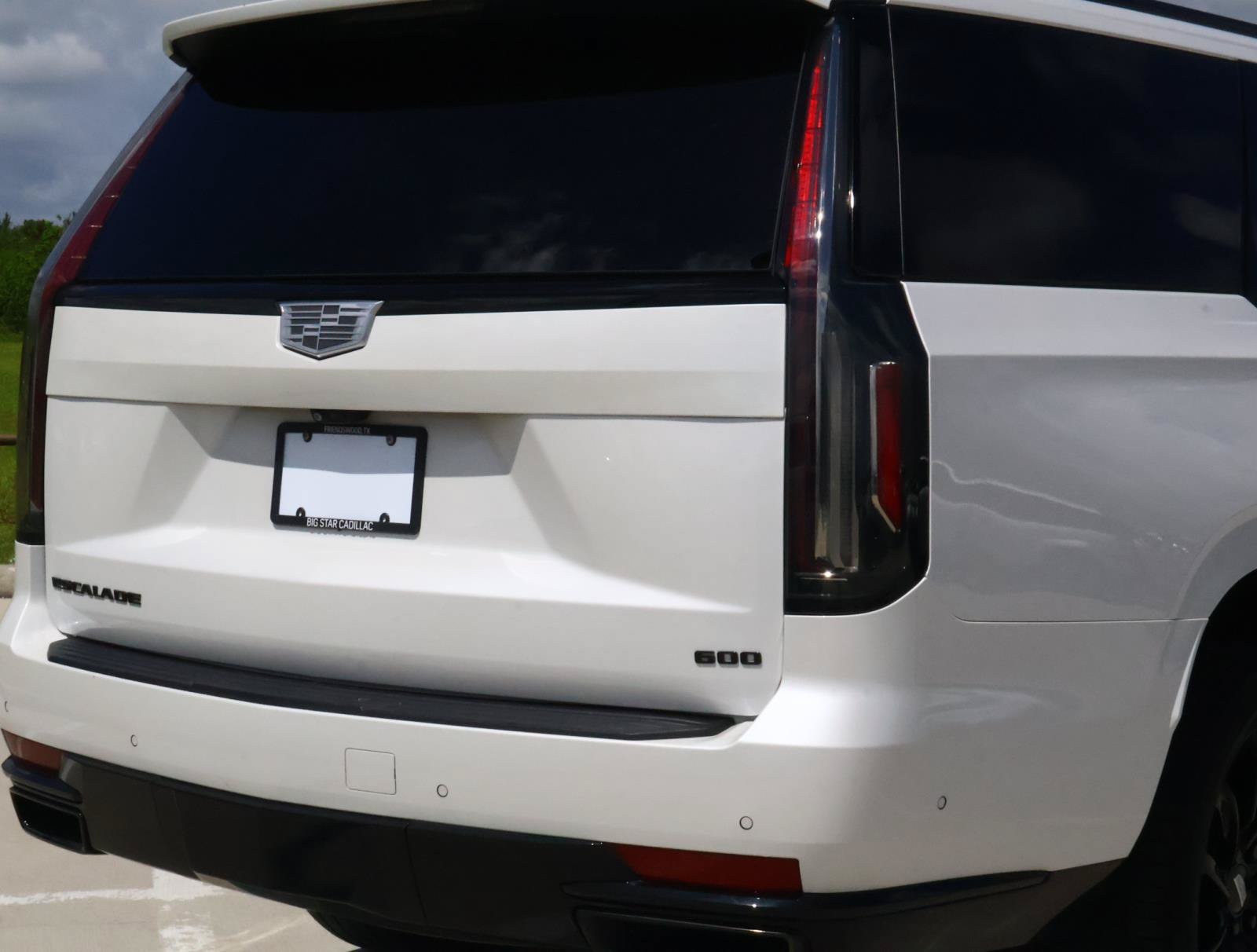 Used 2023 Cadillac Escalade ESV Sport Platinum w/ LPO, ONYX Package AWD/4WD image 11