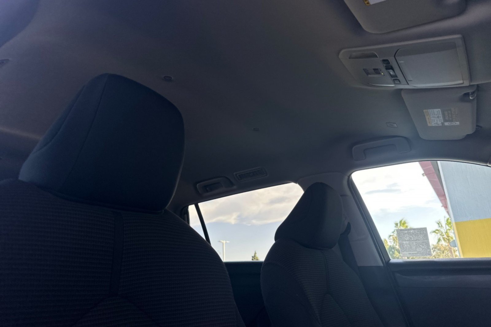Used 2024 Toyota Highlander LE FWD image 17