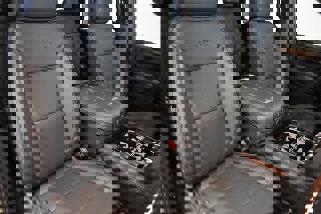 Used 2025 GMC Yukon Denali w/ Denali Reserve Package image 6