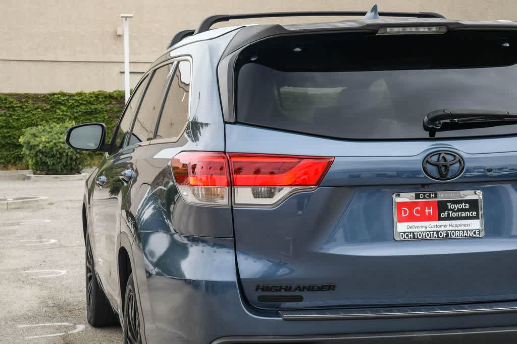 Used 2017 Toyota Highlander XLE FWD image 6