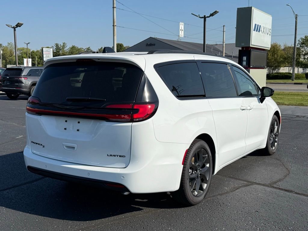 New 2025 Chrysler Pacifica Limited image 7
