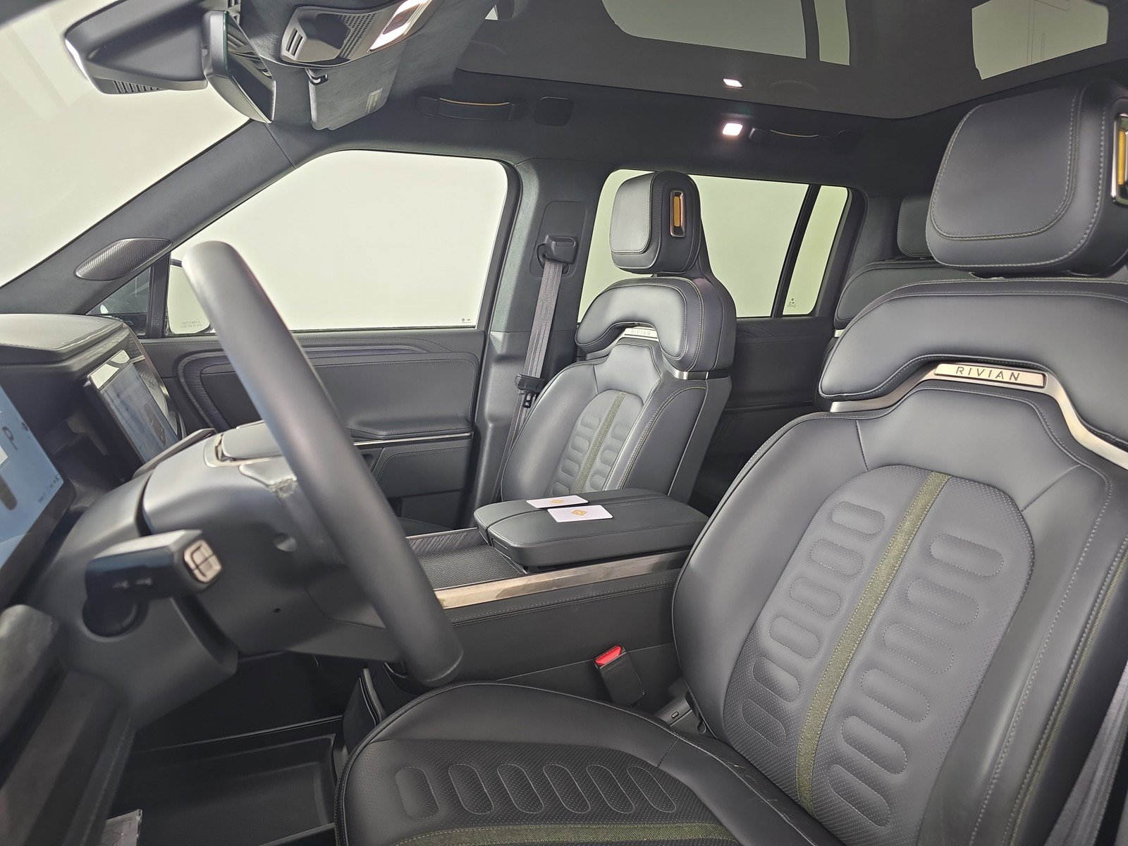 Used 2024 Rivian R1S Adventure image 20