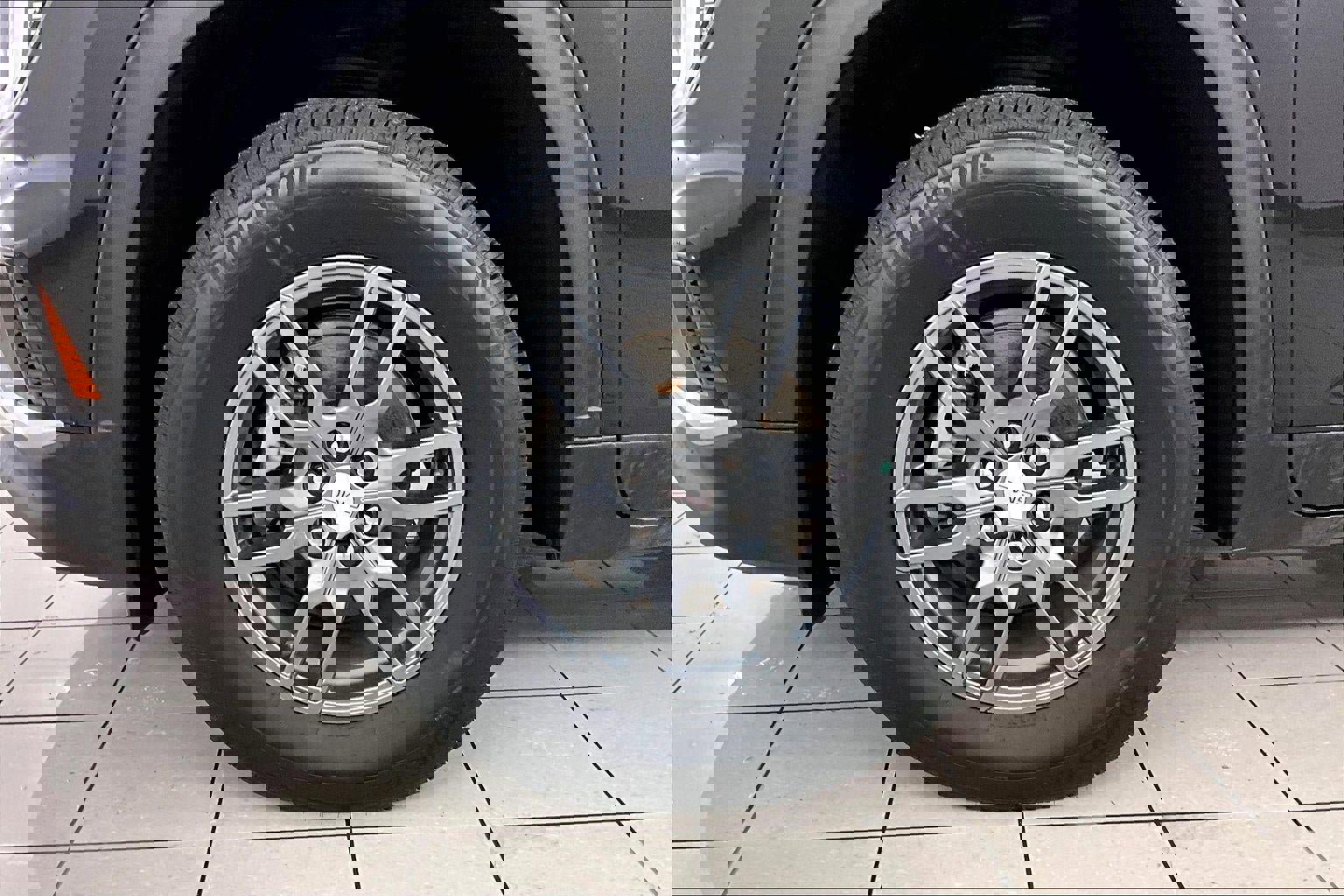 Used 2025 GMC Acadia Elevation image 35