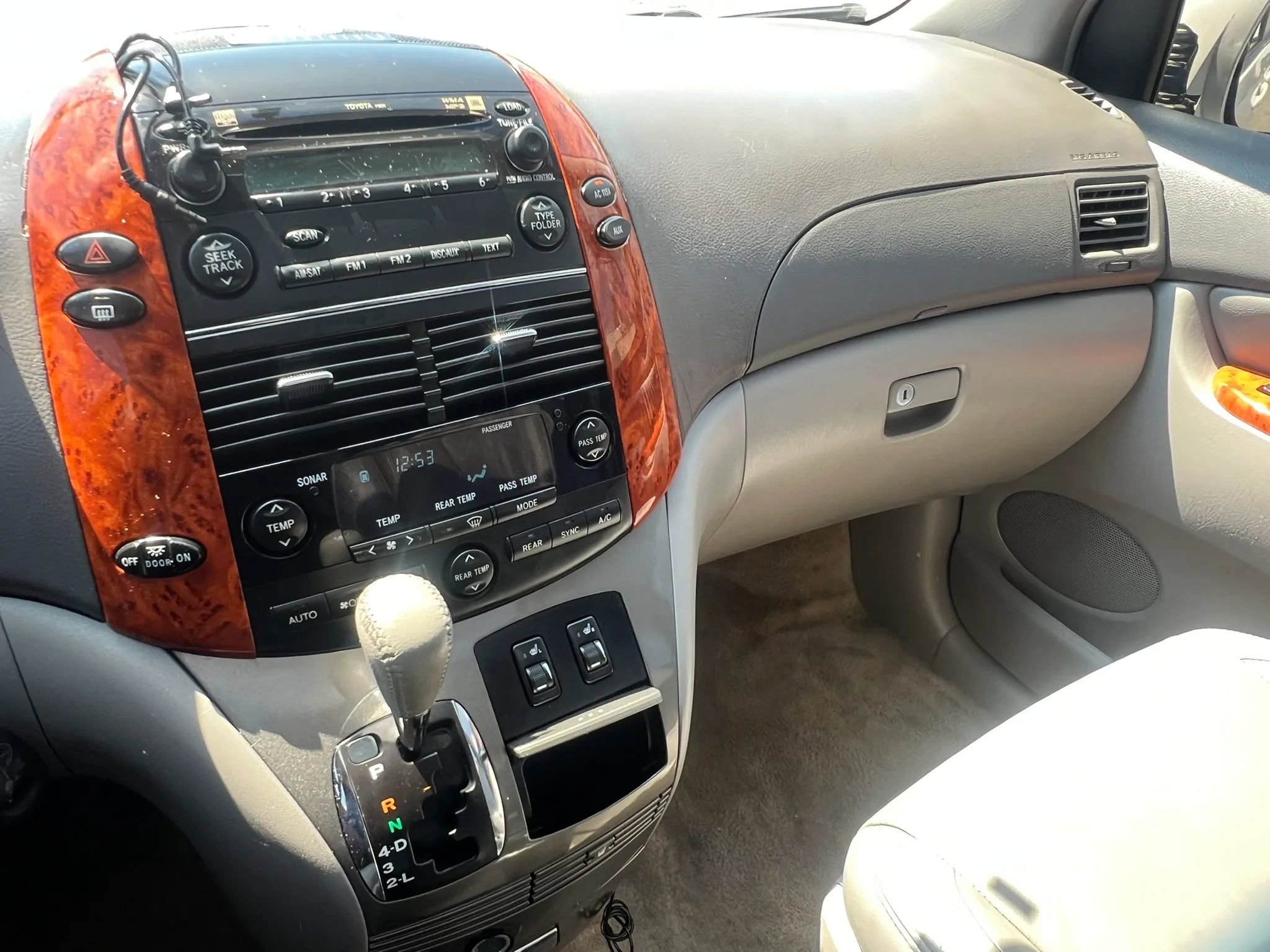 Used 2008 Toyota Sienna XLE Limited FWD image 23