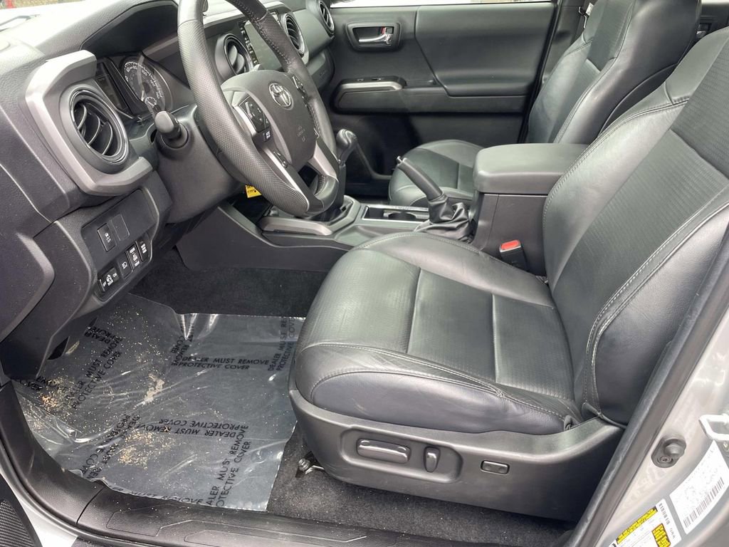 Used 2022 Toyota Tacoma TRD Off-Road w/ TRD Premium Off Road Package image 16