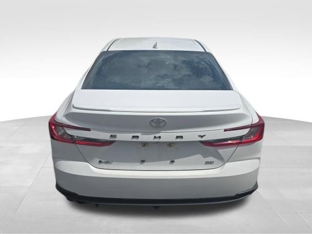 Used 2025 Toyota Camry SE image 4