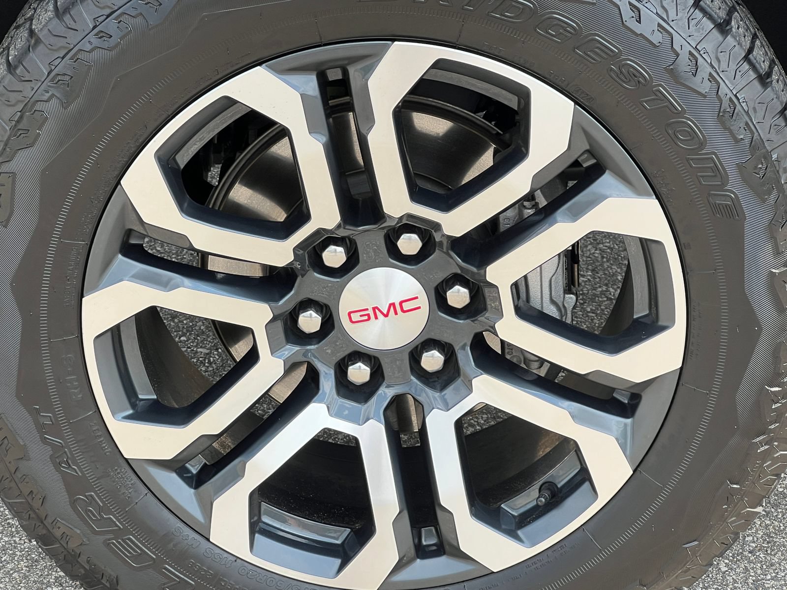 Certified 2024 GMC Canyon AT4 w/ AT4 Premium Package AWD/4WD image 9
