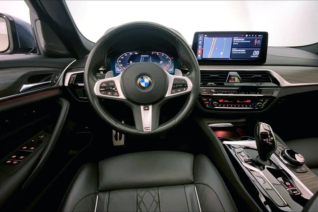 Certified 2023 BMW M550i xDrive w/ Executive Package AWD/4WD image 4