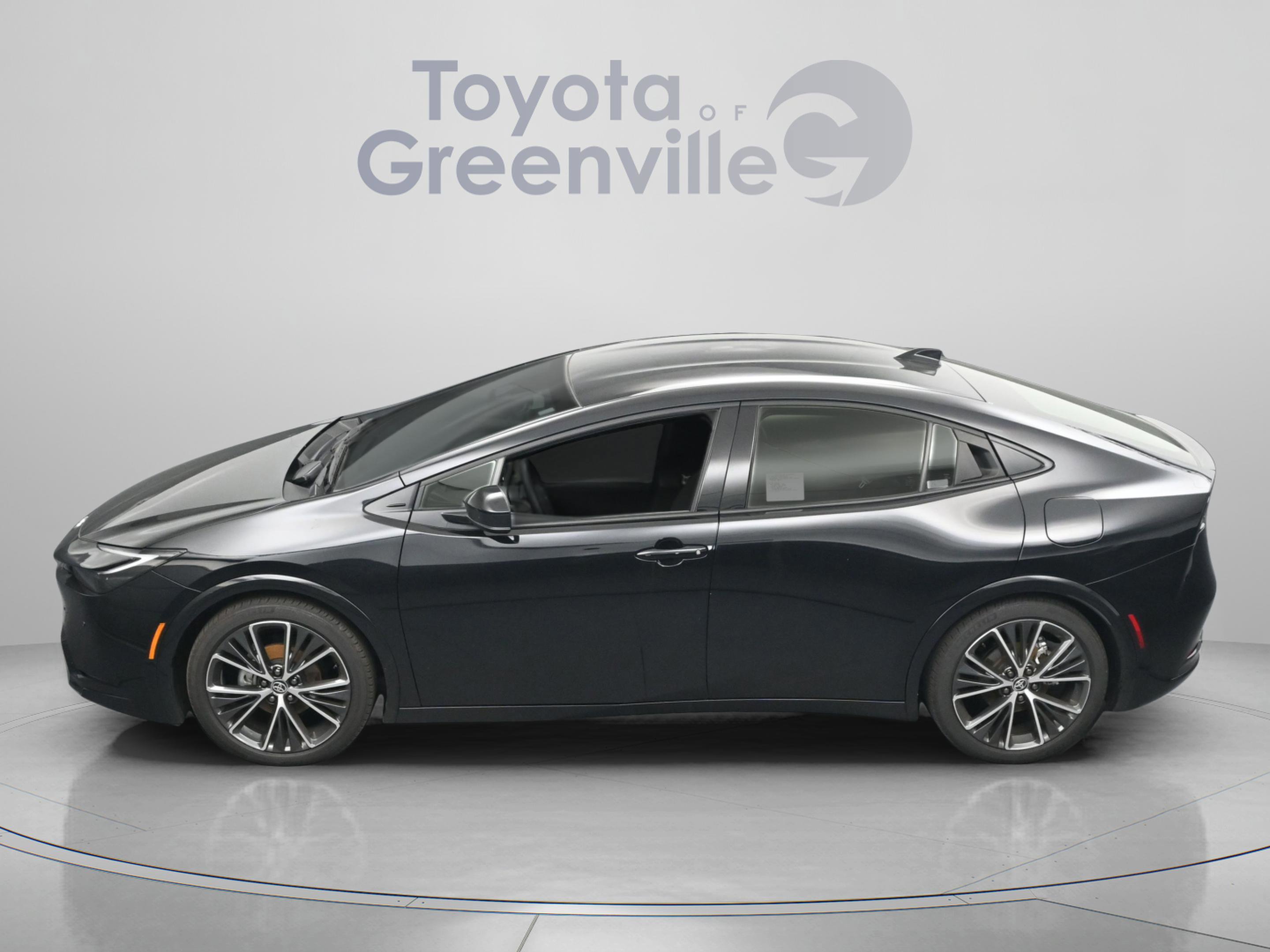Used 2025 Toyota Prius XLE FWD image 6