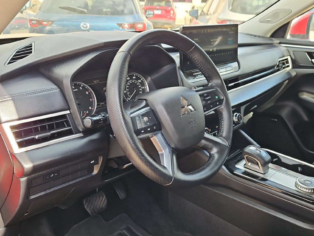 Used 2025 Mitsubishi Outlander SE AWD/4WD image 12
