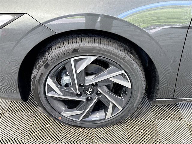 New 2025 Hyundai Elantra SEL image 3