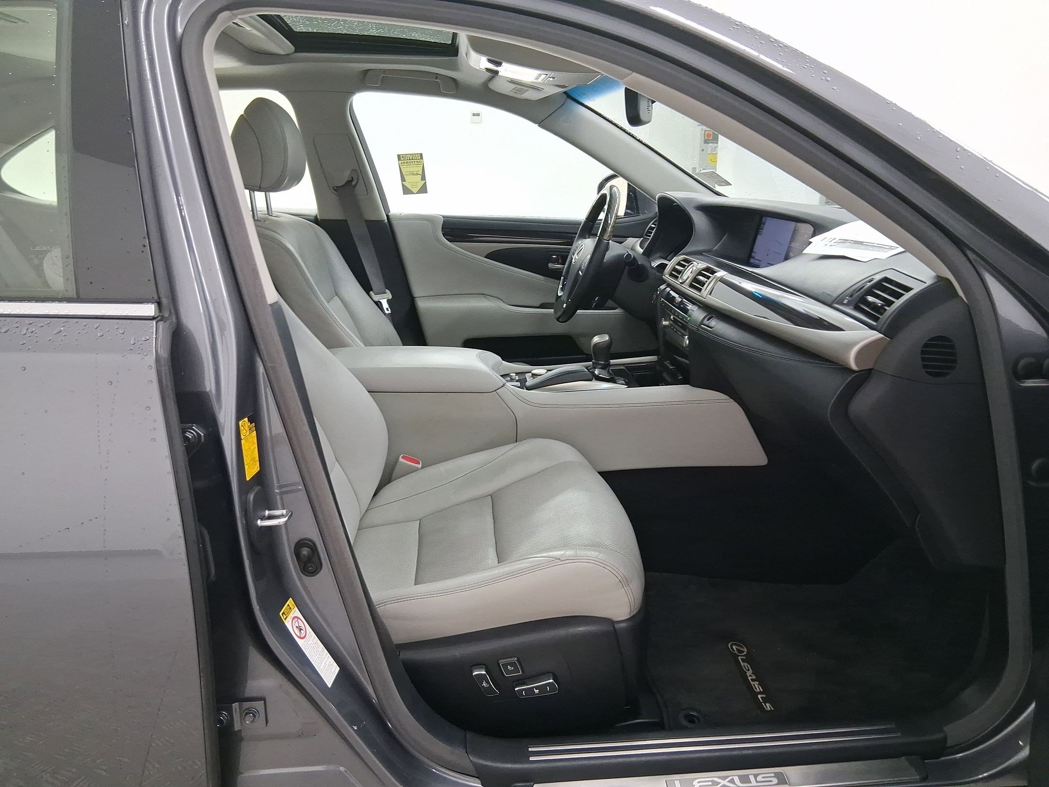 Used 2014 Lexus LS 460 image 37