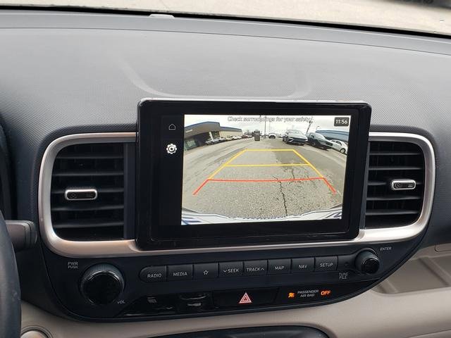 Used 2022 Hyundai Venue Limited image 30