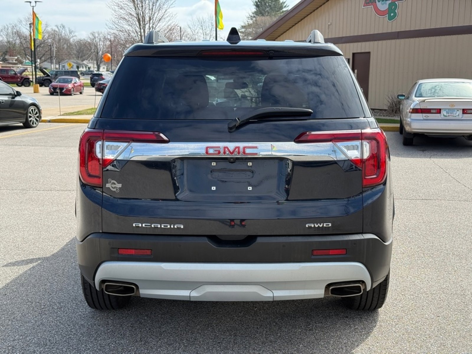 Used 2021 GMC Acadia SLE w/ GMC Pro Grade Package image 7