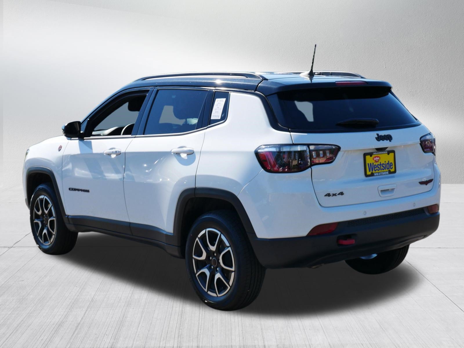 Used 2025 Jeep Compass Trailhawk AWD/4WD image 5