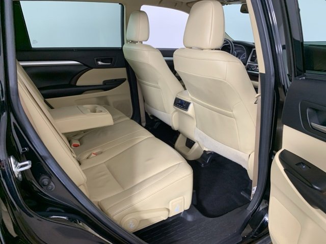 Used 2018 Toyota Highlander XLE image 25
