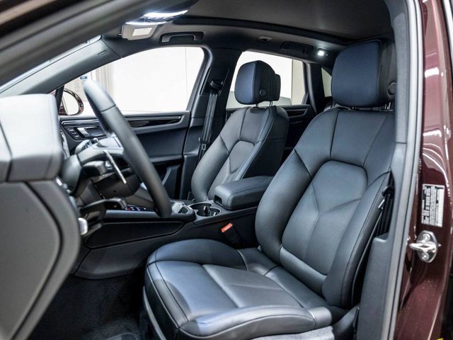 Used 2025 Porsche Macan image 5