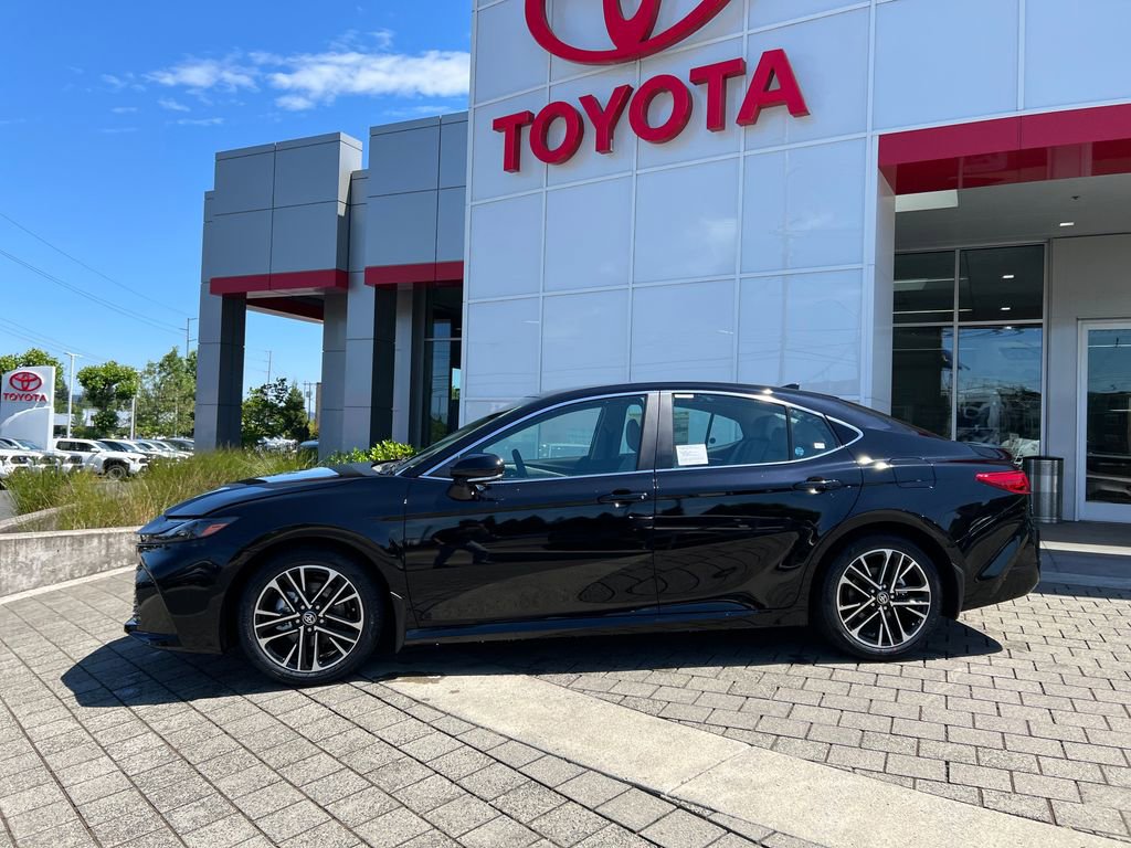 New 2026 Toyota Camry Hybrid FWD image 2