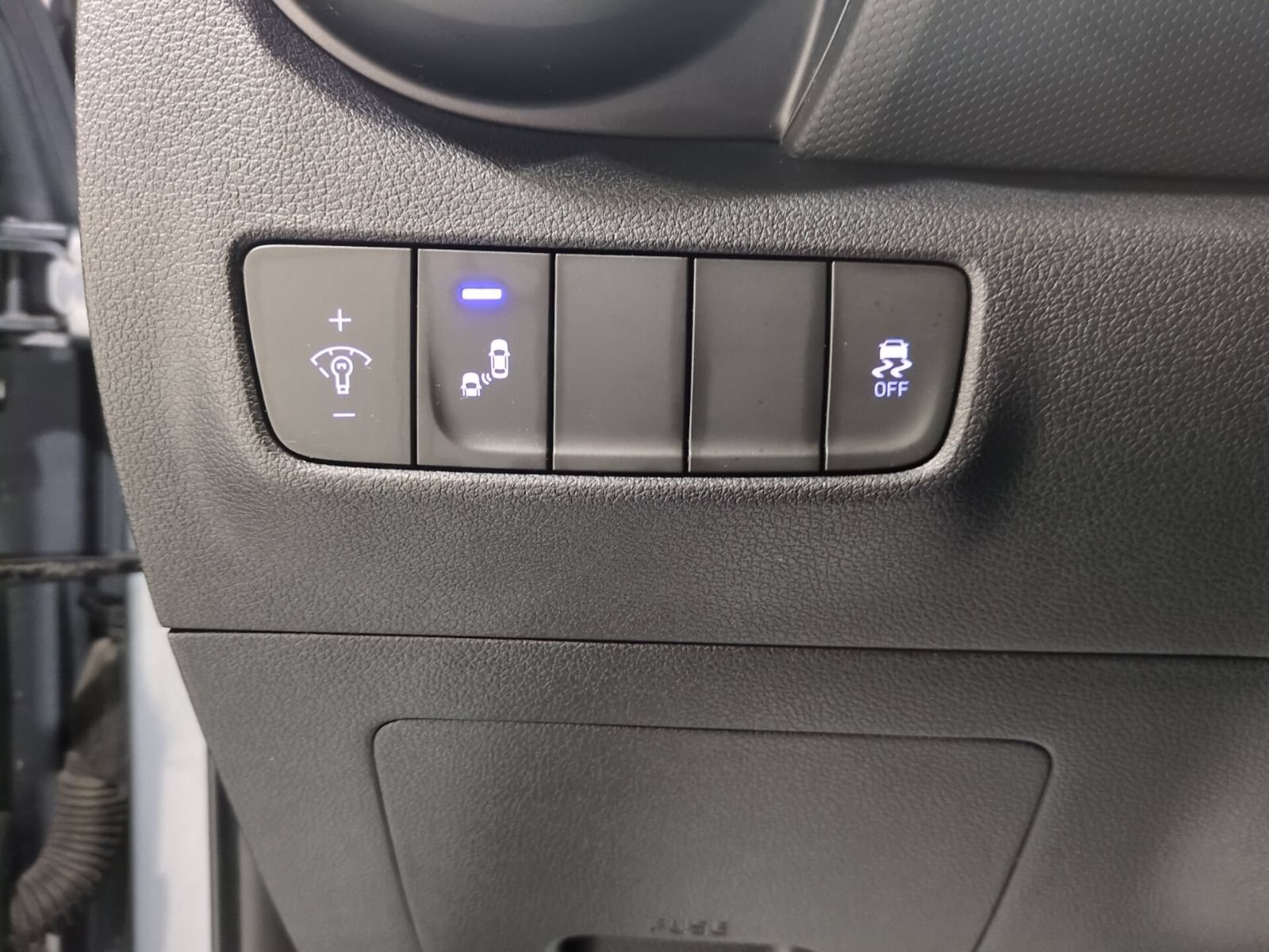 Used 2018 Hyundai Kona SEL AWD/4WD image 17