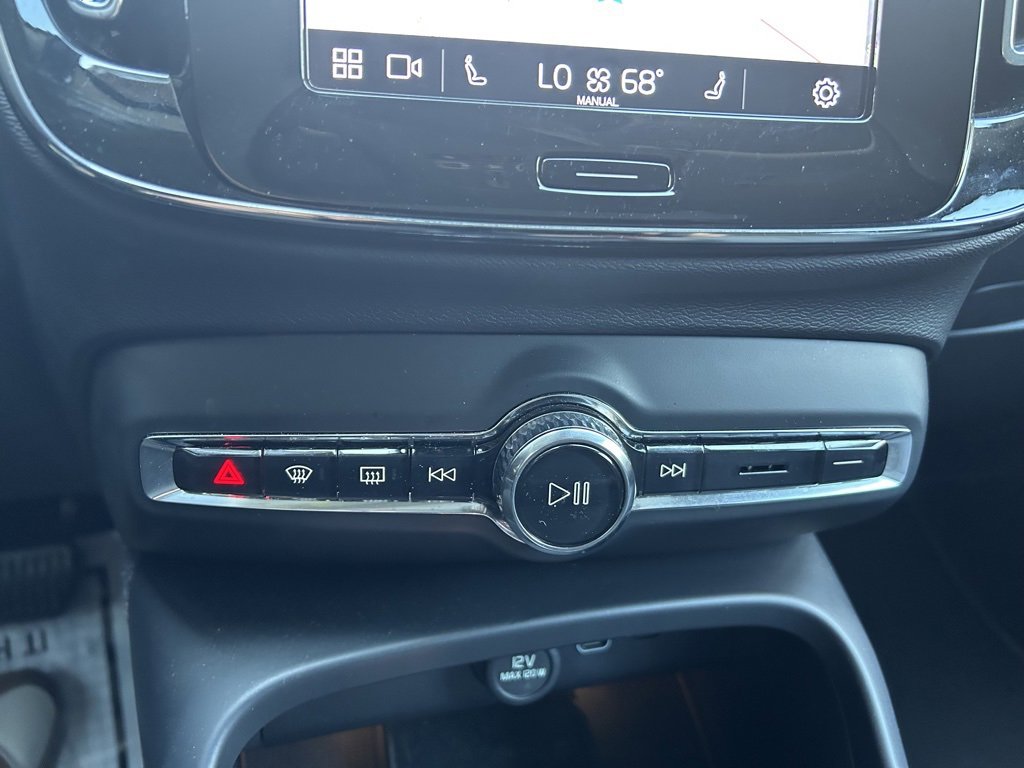 Certified 2025 Volvo XC40 B5 Plus image 21