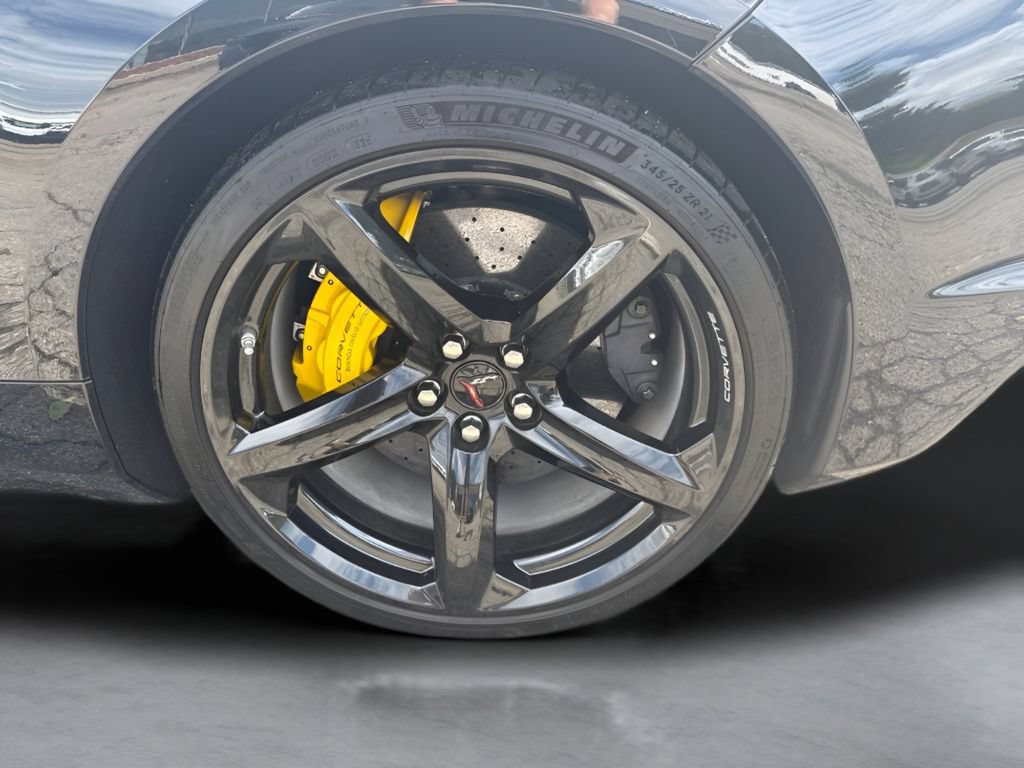 Used 2025 Chevrolet Corvette Z06 w/ Stealth Interior Trim Package RWD image 32