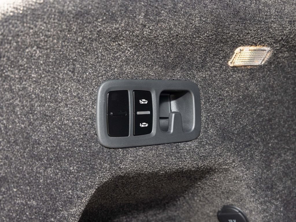 Used 2025 Bentley Bentayga AWD/4WD image 62