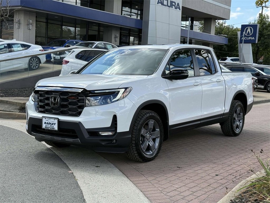 Used 2024 Honda Ridgeline TrailSport image 3
