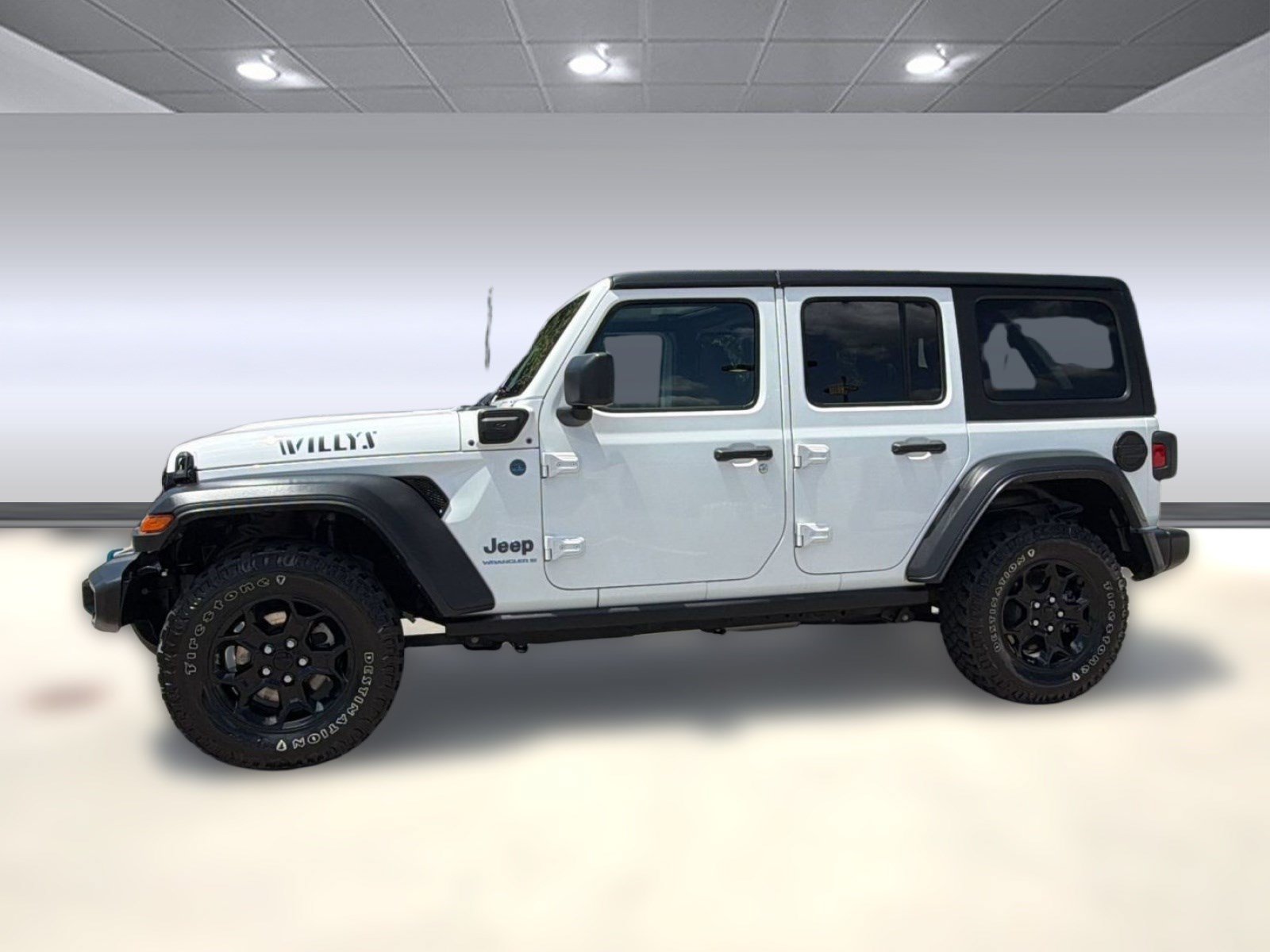 Used 2023 Jeep Wrangler Unlimited w/ Cold Weather Group AWD/4WD image 2