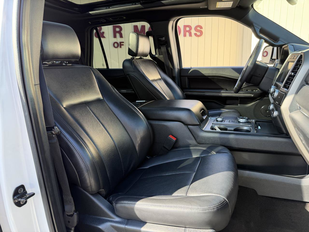 Used 2020 Ford Expedition XLT w/ Equipment Group 202A AWD/4WD image 33