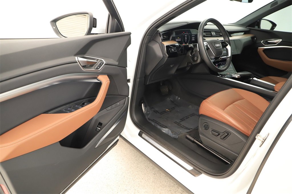 Certified 2024 Audi Q8 e-tron Premium Plus w/ Premium Plus Package image 14