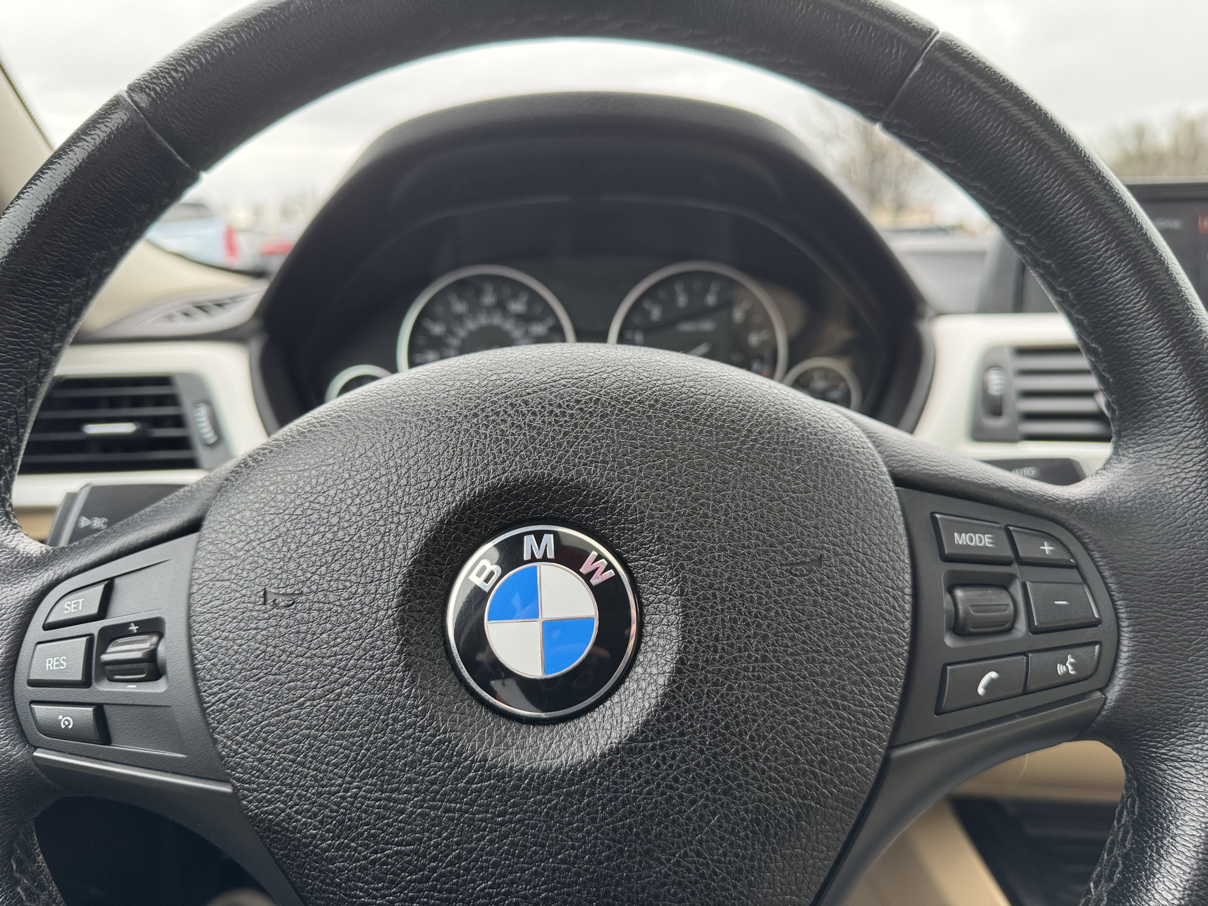 Used 2018 BMW 320i Sedan w/ Convenience Package image 29