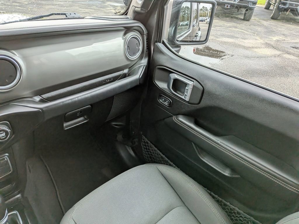 Used 2020 Jeep Wrangler Unlimited Sahara w/ Safety Group AWD/4WD image 19