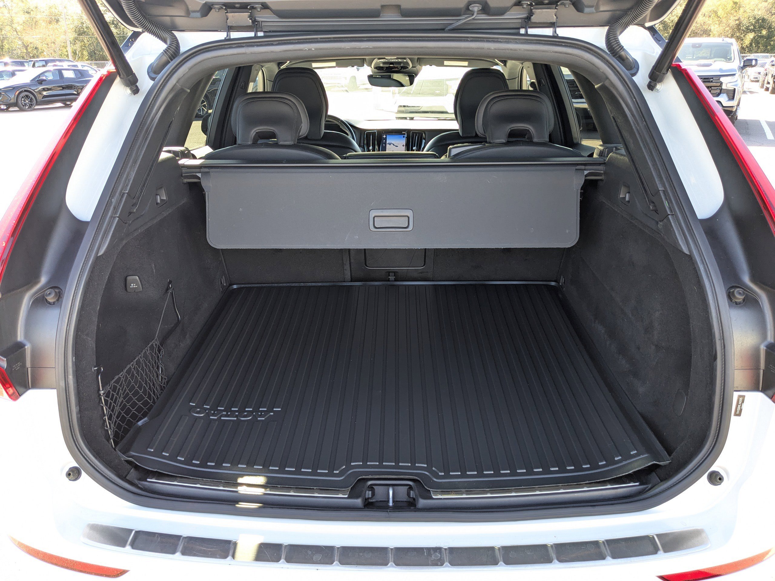 Used 2020 Volvo XC60 T5 R-Design w/ Protection Package Premier image 13