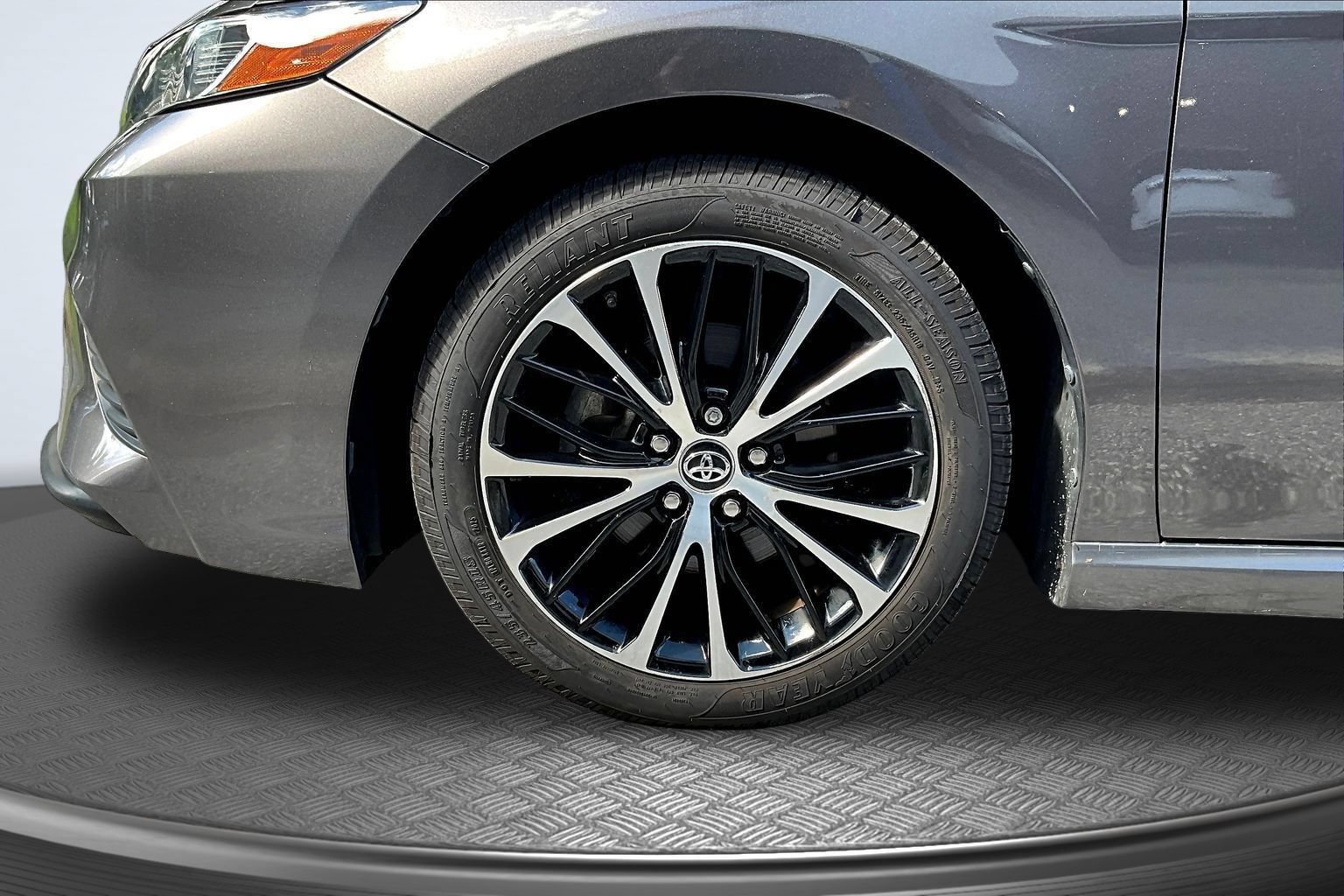 Used 2018 Toyota Camry SE FWD image 28