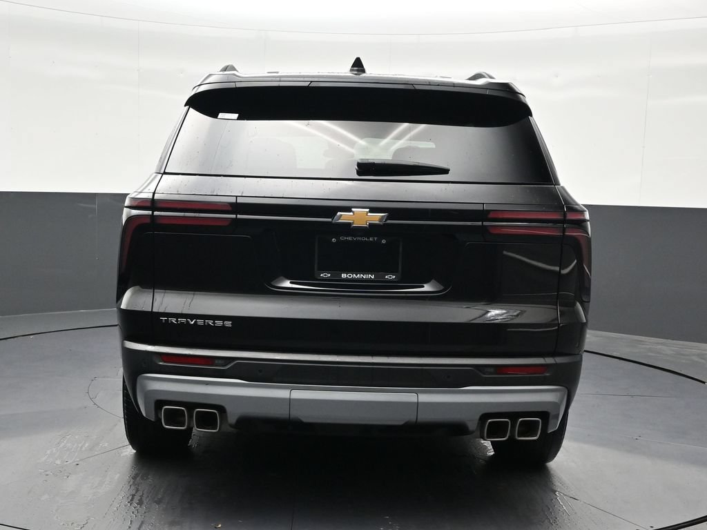 Used 2026 Chevrolet Traverse LT FWD image 4