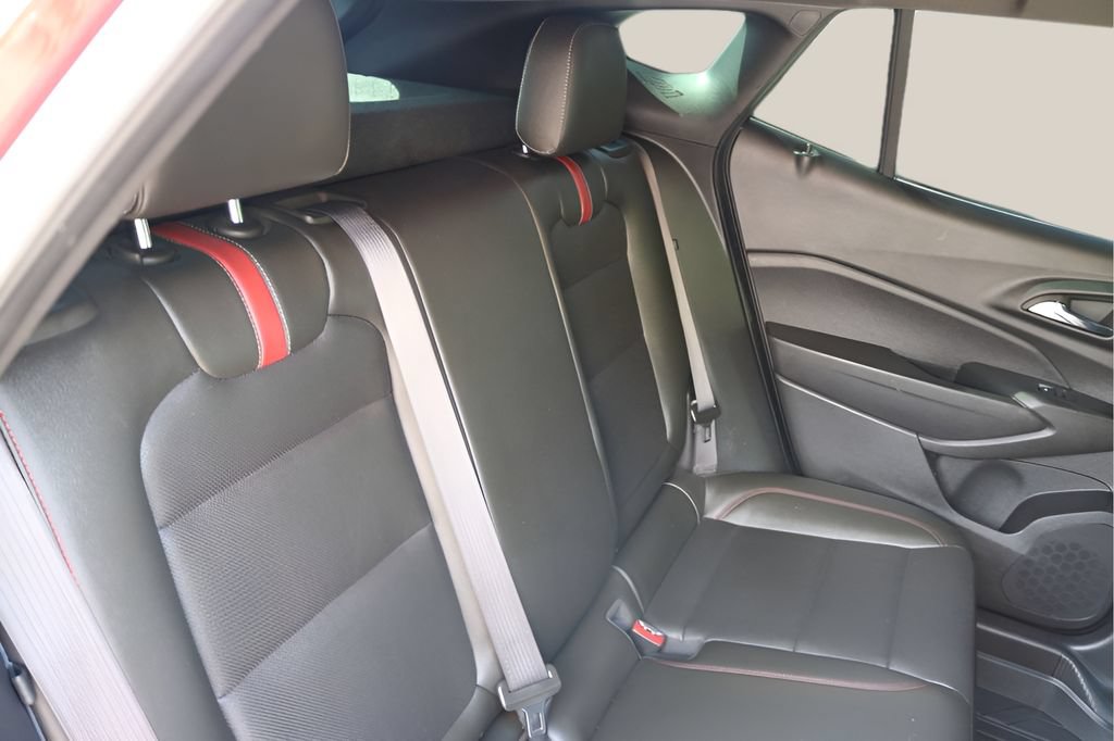 Used 2025 Chevrolet Trax RS FWD image 17