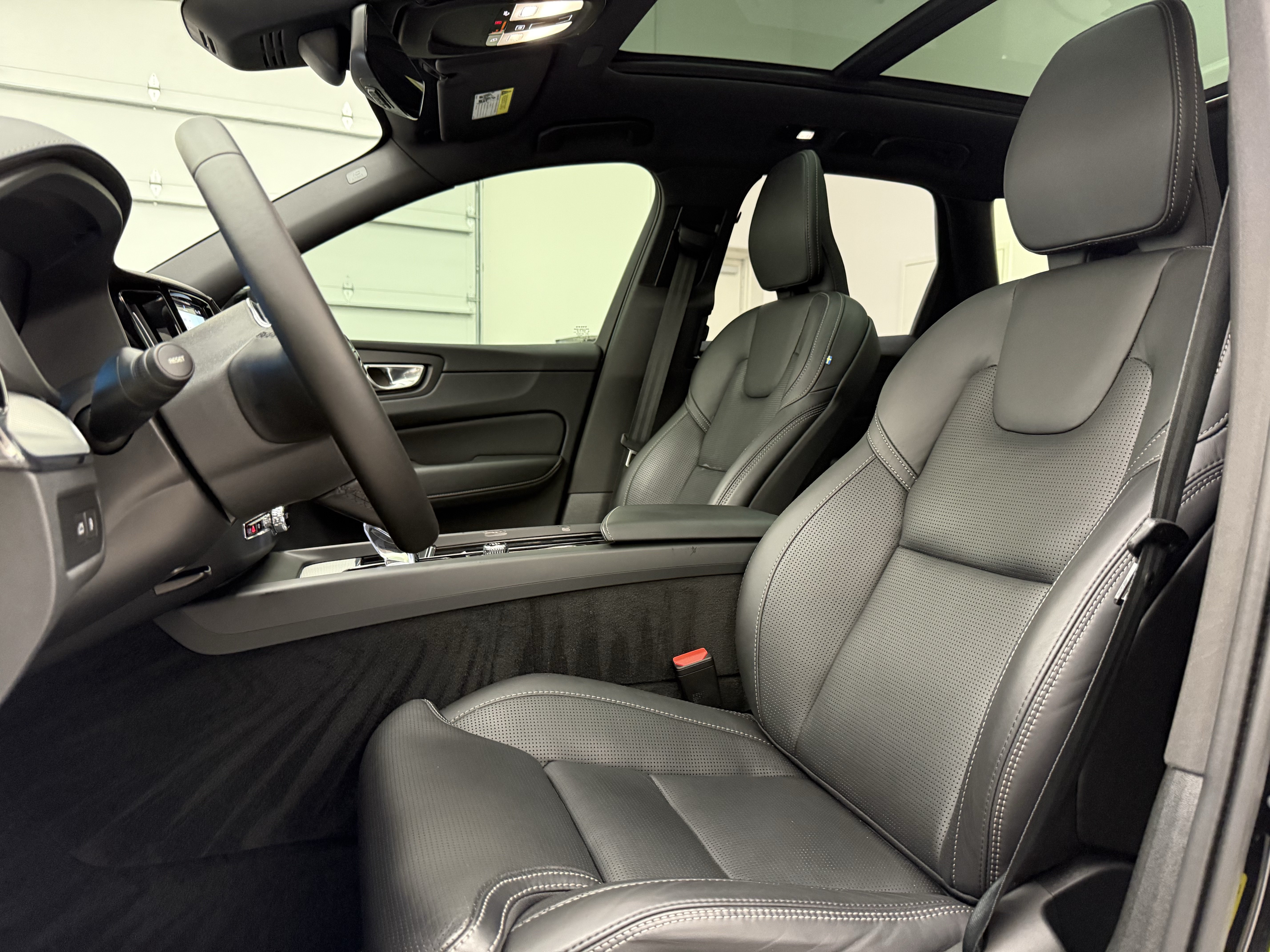 Certified 2024 Volvo XC60 T8 Ultimate w/ Protection Package Premier AWD/4WD image 12