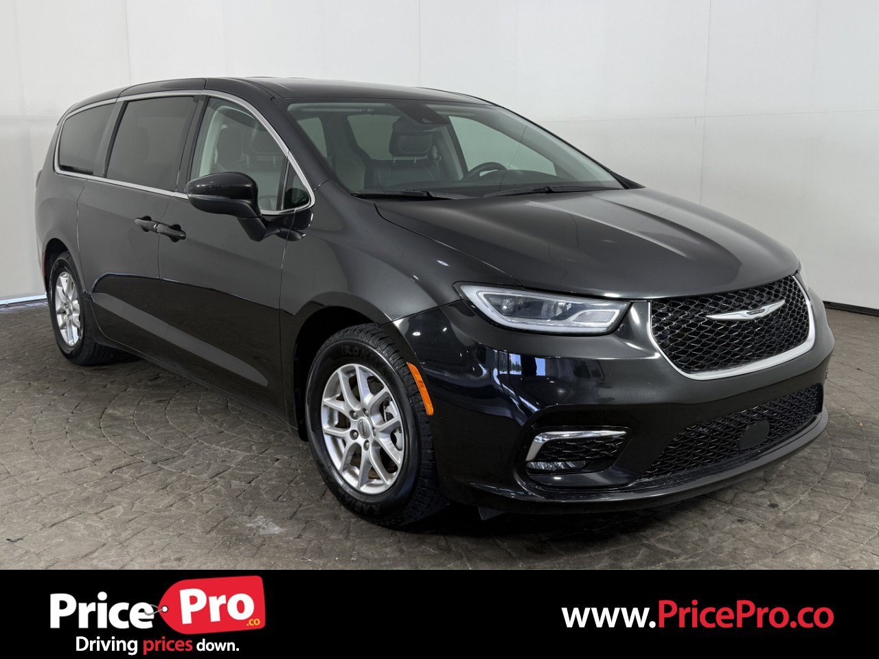 Used 2023 Chrysler Pacifica Touring-L