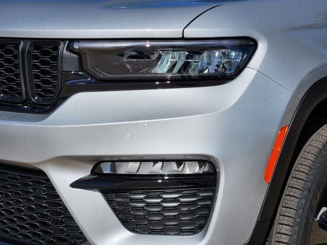 New 2025 Jeep Grand Cherokee Limited w/ Black Appearance Package AWD/4WD image 5