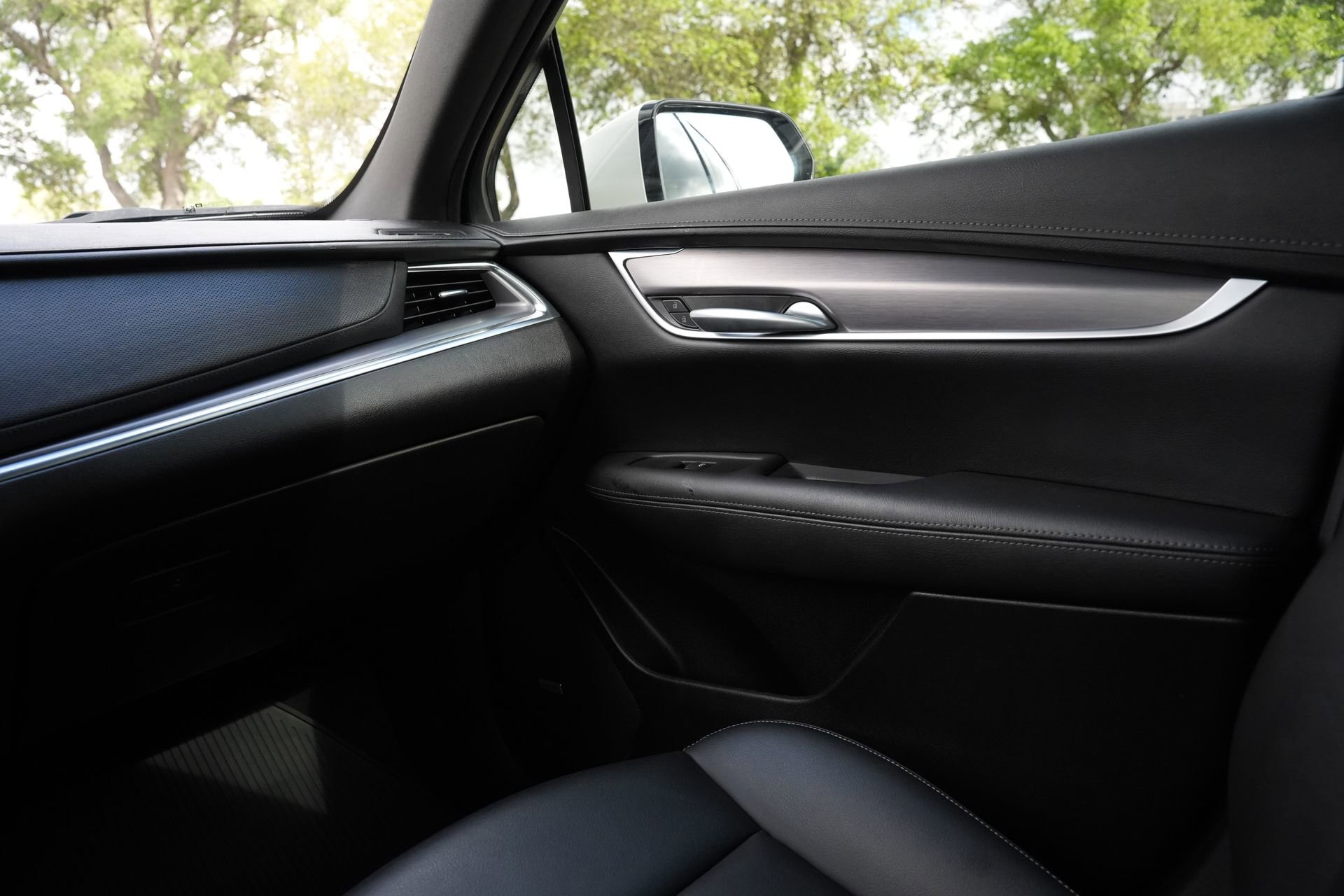 Certified 2024 Cadillac XT5 Luxury image 8