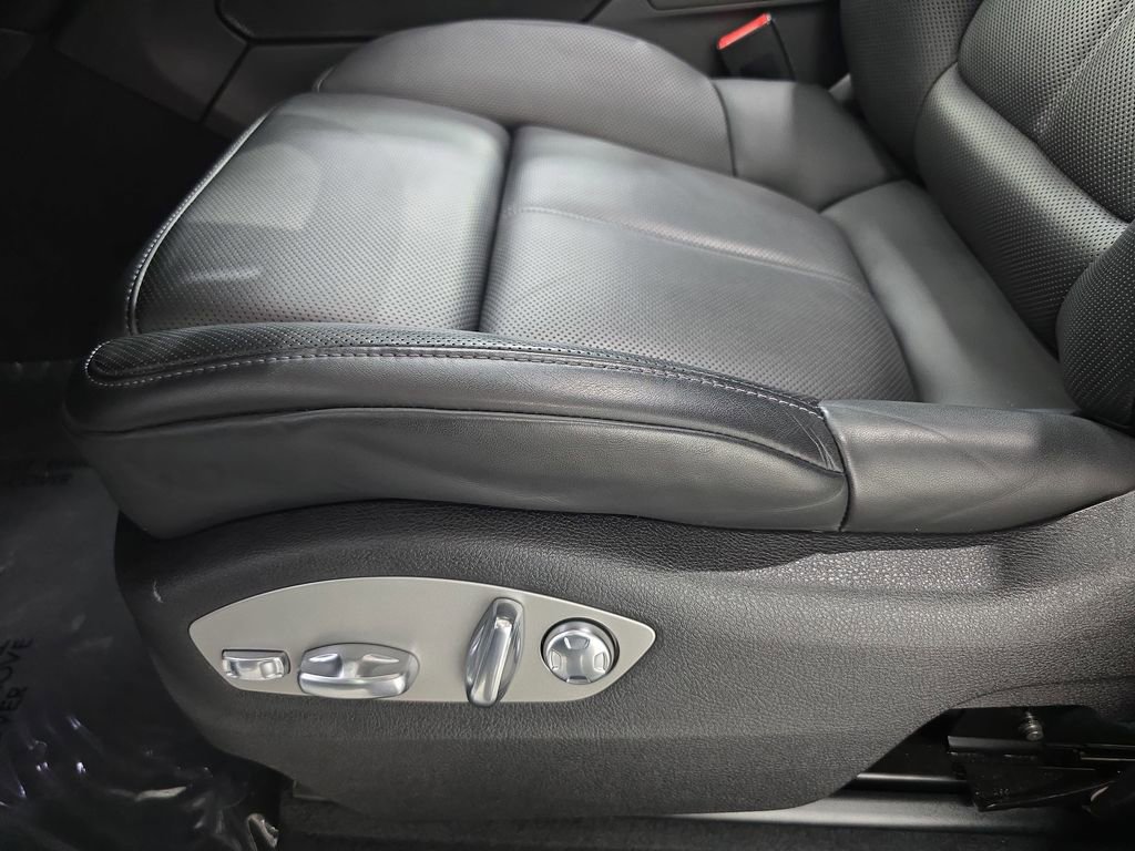 Certified 2025 Porsche Macan image 23