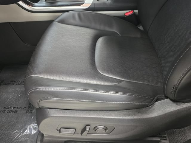 Used 2023 Kia Carnival LX FWD image 24