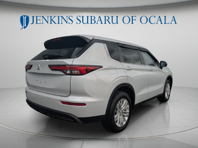 Used 2024 Mitsubishi Outlander ES FWD image 3