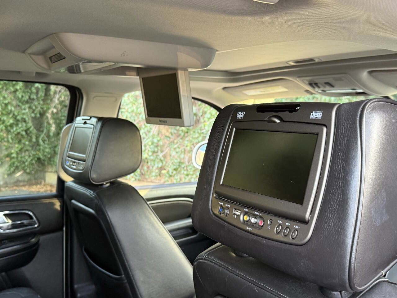 Used 2012 Cadillac Escalade Platinum image 25