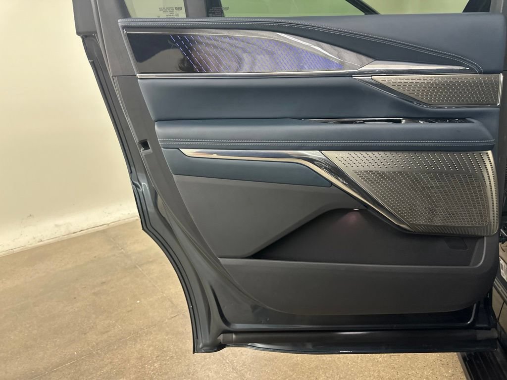 Certified 2025 Cadillac Escalade IQ Sport 2 w/ LPO, ONYX Package AWD/4WD image 31