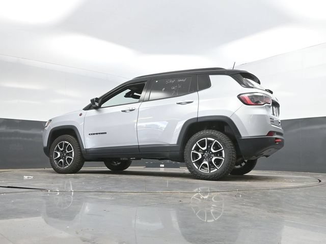 Used 2025 Jeep Compass Trailhawk AWD/4WD image 51