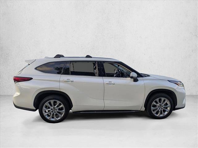 Used 2021 Toyota Highlander Limited FWD image 3