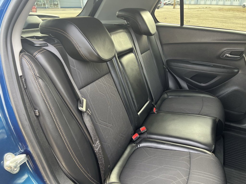 Used 2020 Chevrolet Trax LT w/ LT Convenience Package image 18