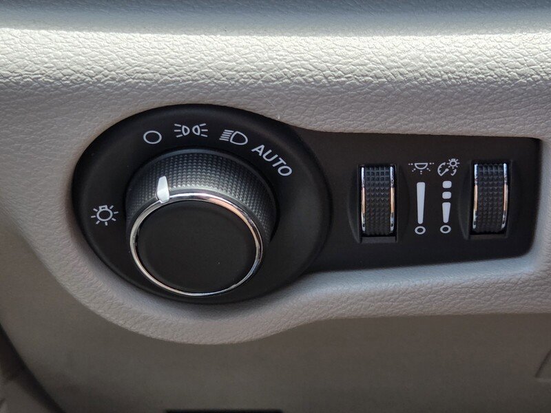 Certified 2023 Chrysler Voyager LX FWD image 23